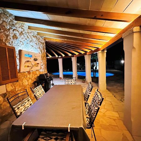 Villa Sanchez In Strandnahe Mit Pool, Jacuzzi, Klima, Wifi, Gas Bbq Santanyí Exterior foto