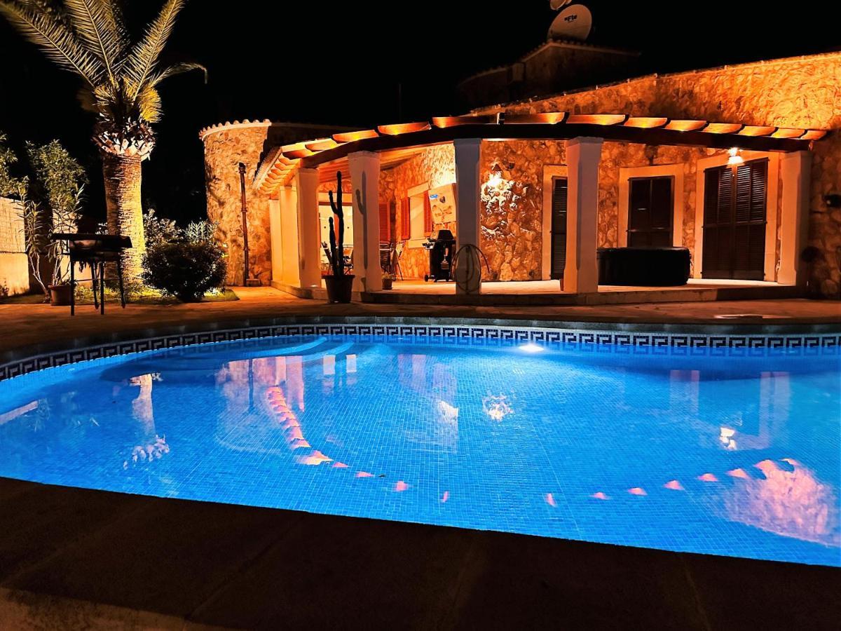 Villa Sanchez In Strandnahe Mit Pool, Jacuzzi, Klima, Wifi, Gas Bbq Santanyí Exterior foto