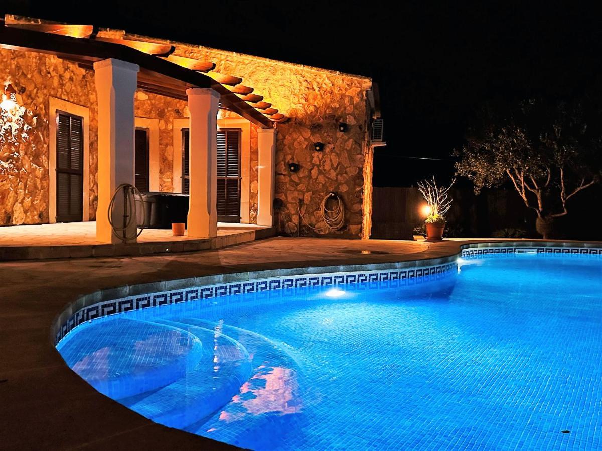 Villa Sanchez In Strandnahe Mit Pool, Jacuzzi, Klima, Wifi, Gas Bbq Santanyí Exterior foto