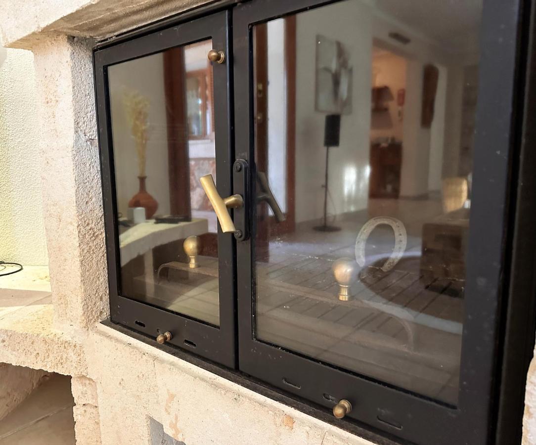 Villa Sanchez In Strandnahe Mit Pool, Jacuzzi, Klima, Wifi, Gas Bbq Santanyí Exterior foto
